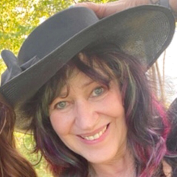 Meet your Posher, Joyce - Picture 2 of 2